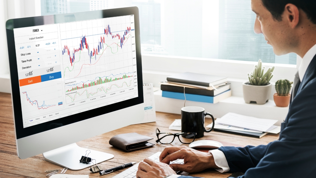 FIIs withdraw nearly Rs 90,000 crore in March so far; analysts see no near-term relief